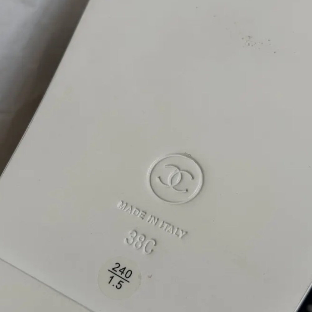 Chanel lambskin white dad sandal - Picture 4 of 5